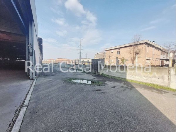 terreno edificabile in vendita a Modena in zona Madonnina / Quattro Ville