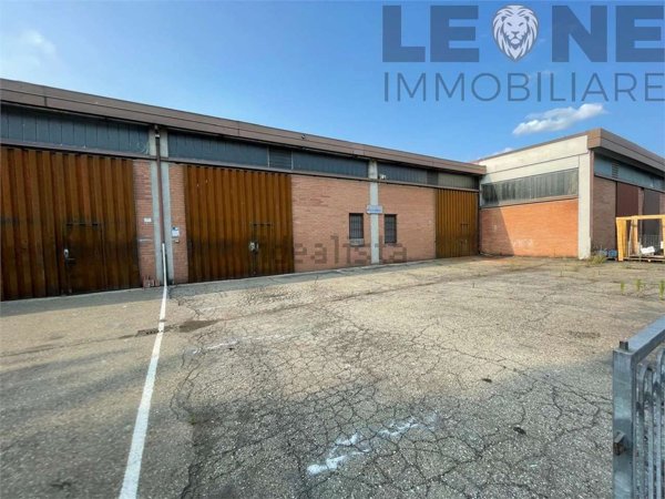 capannone in vendita a Modena in zona San Damaso