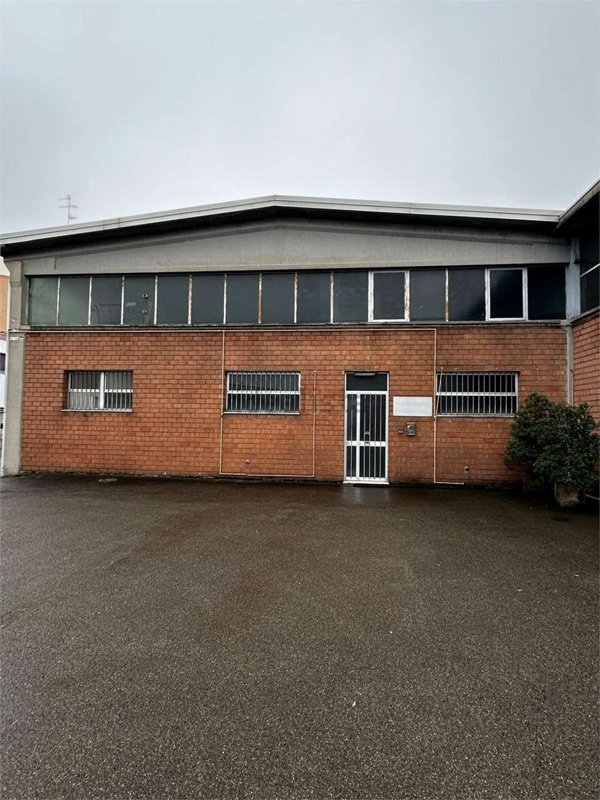 ufficio in vendita a Modena in zona Crocetta