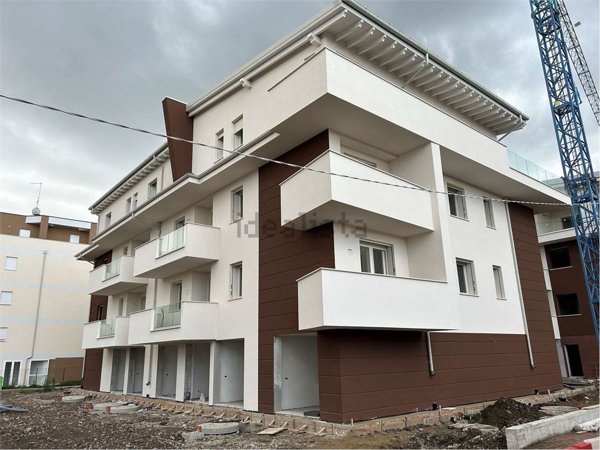 appartamento in vendita a Modena in zona Amendola