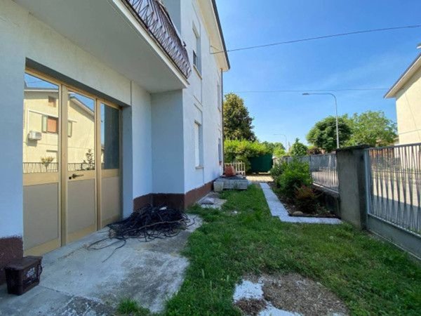 appartamento in vendita a Modena in zona Villanova