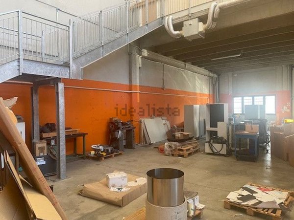 capannone in vendita a Modena