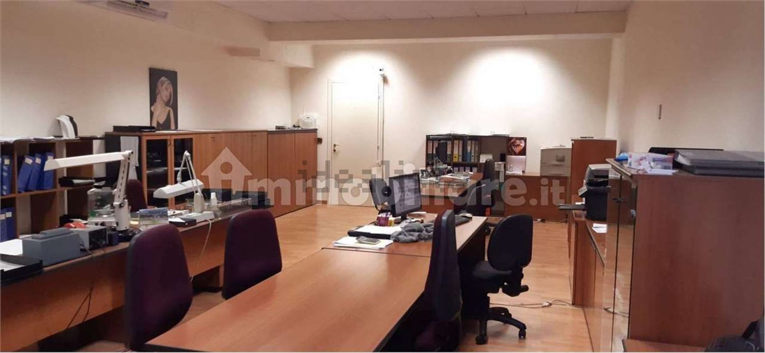 ufficio in vendita a Modena in zona Madonnina / Quattro Ville