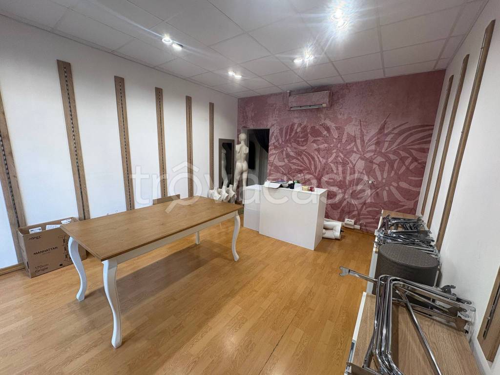 negozio in vendita a Modena in zona Buon Pastore