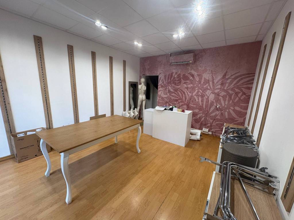 negozio in vendita a Modena in zona Buon Pastore