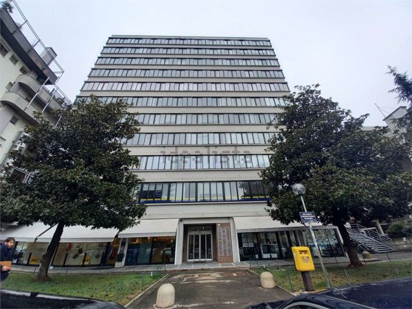 ufficio in vendita a Modena in zona San Faustino