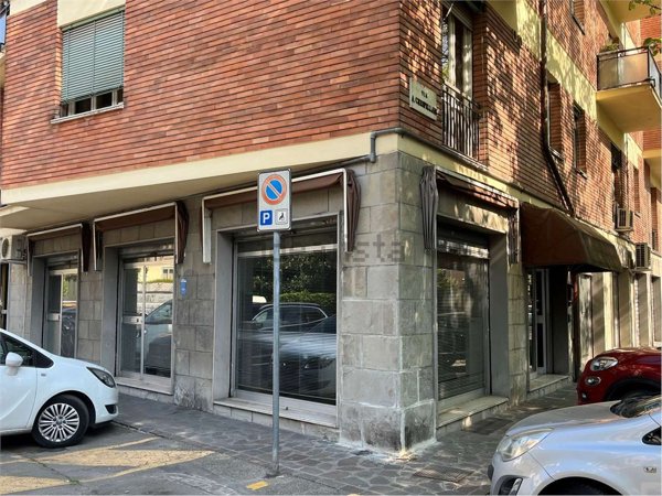 locale commerciale in vendita a Modena in zona San Lazzaro / Modena Est