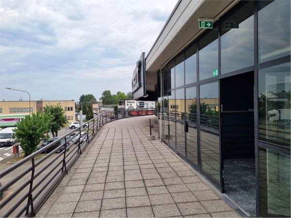 ufficio in vendita a Modena in zona Madonnina / Quattro Ville