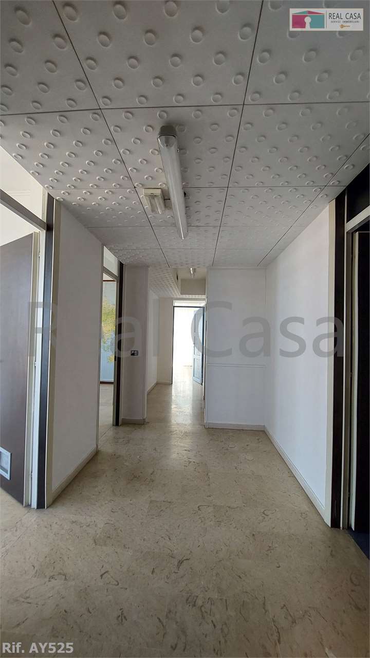 ufficio in vendita a Modena in zona San Faustino