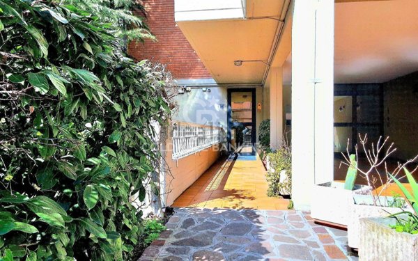 ufficio in vendita a Modena in zona San Faustino