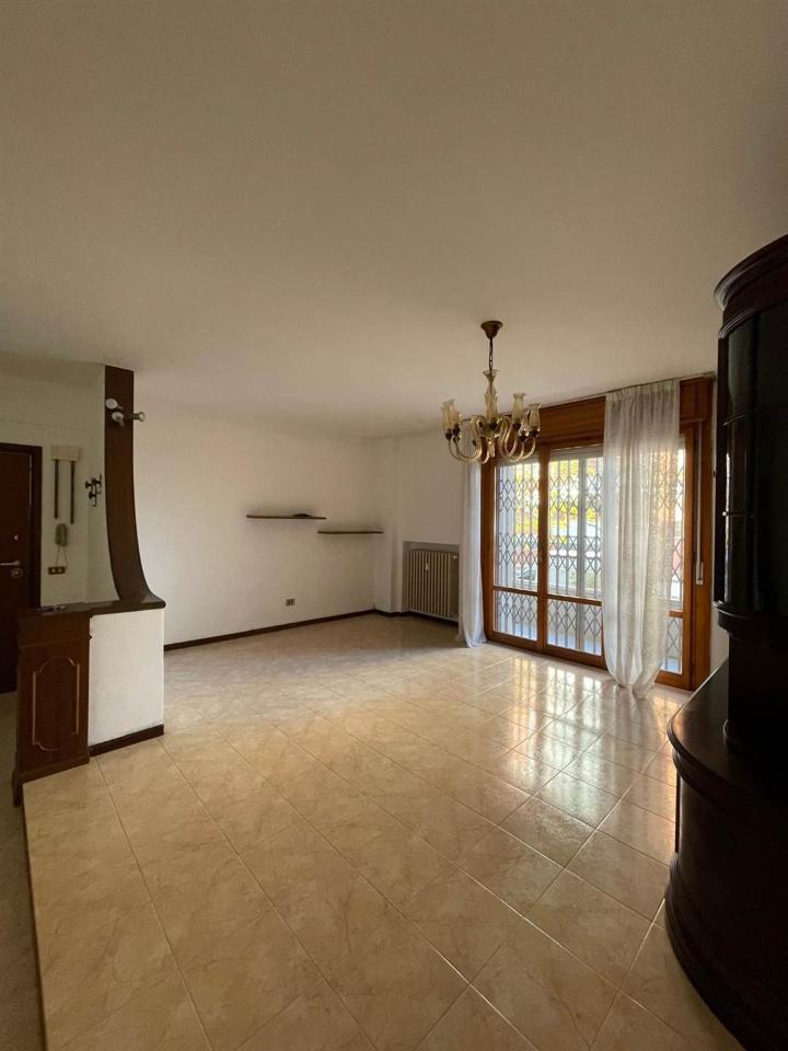 appartamento in vendita a Modena in zona Madonnina / Quattro Ville