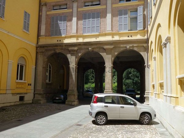 ufficio in vendita a Modena in zona Centro Storico