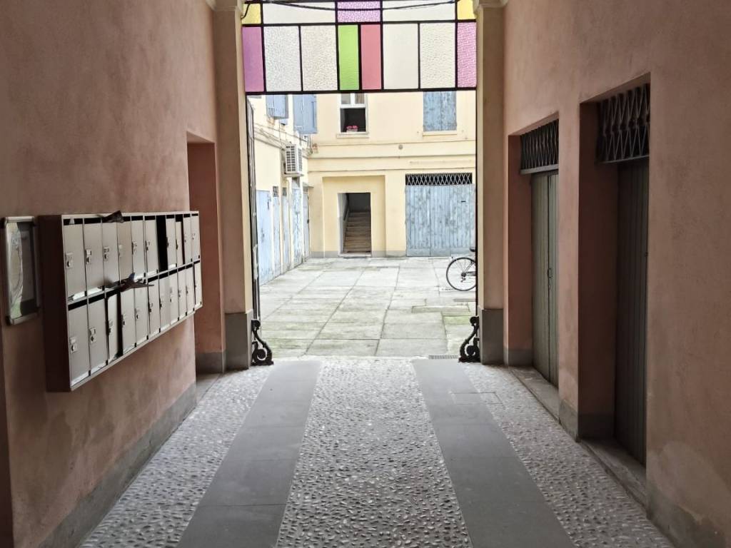 locale commerciale in vendita a Modena in zona Centro Storico