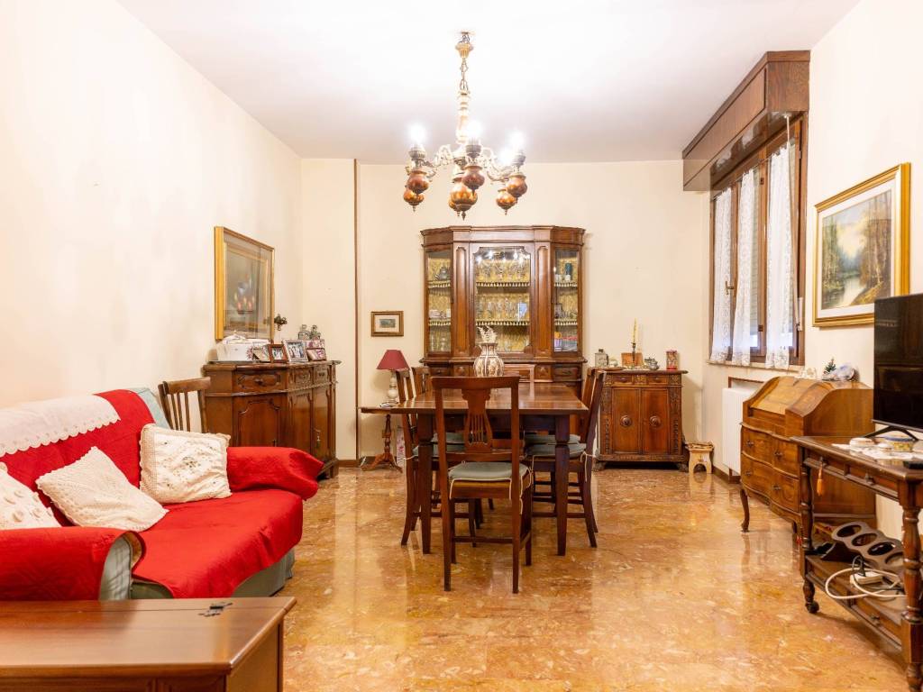 appartamento in vendita a Modena in zona San Lazzaro / Modena Est