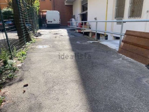 negozio in vendita a Modena in zona Sant'Agnese