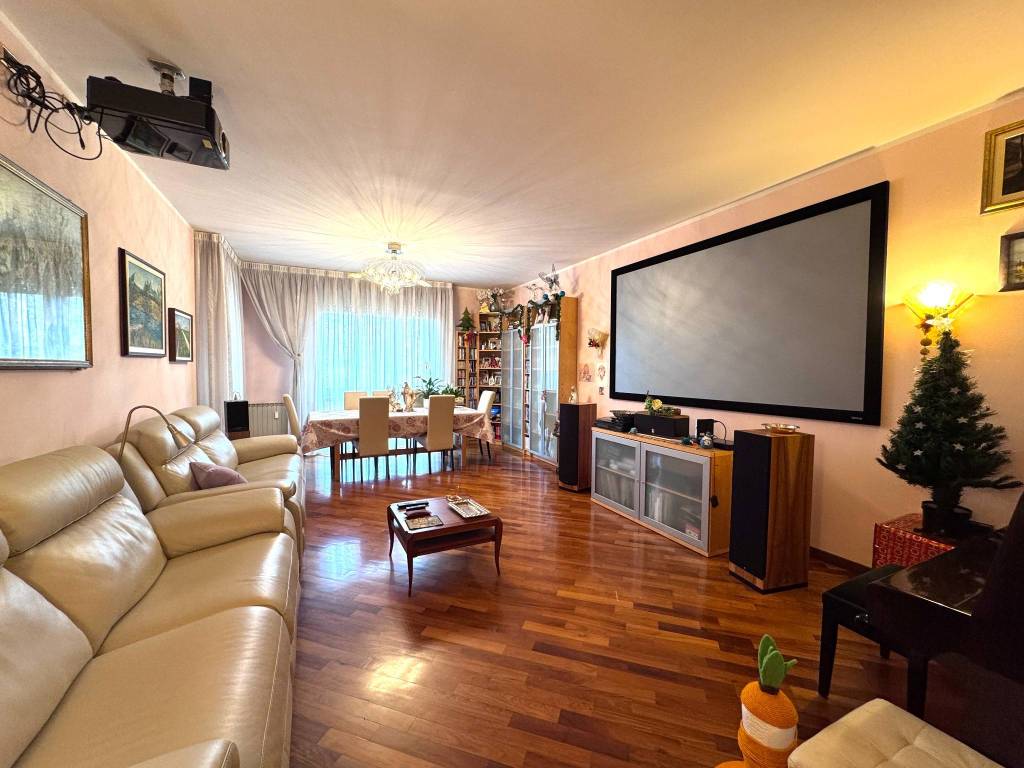 appartamento in vendita a Modena in zona Crocetta