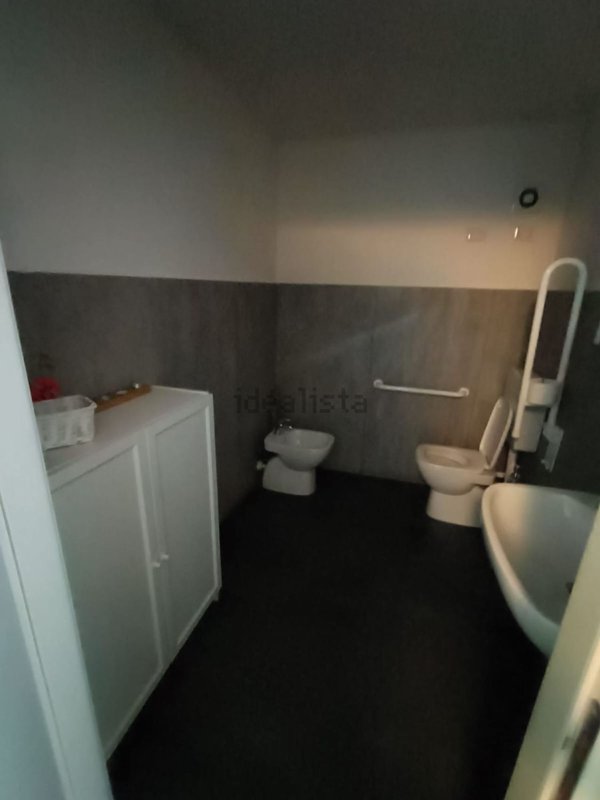 locale commerciale in vendita a Modena in zona San Cataldo