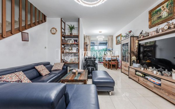 casa indipendente in vendita a Modena in zona San Faustino