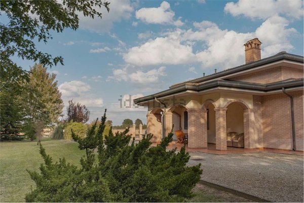 casa indipendente in vendita a Modena in zona Ganaceto