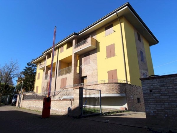 casa indipendente in vendita a Modena in zona Ganaceto