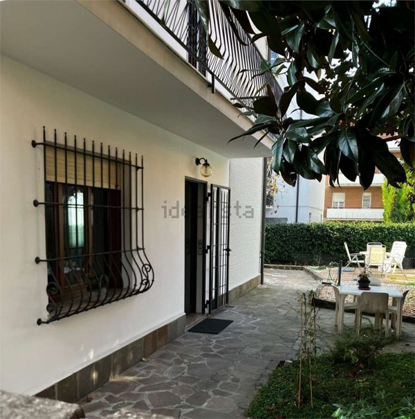 casa indipendente in vendita a Modena in zona Amendola