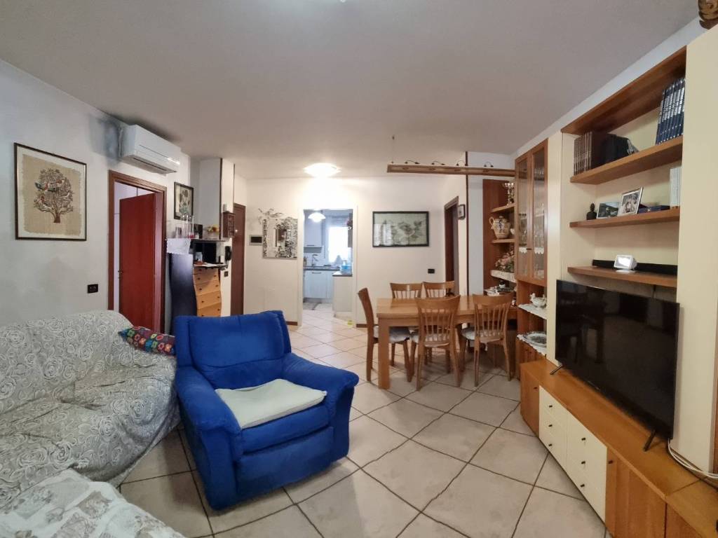 appartamento in vendita a Modena in zona San Lazzaro / Modena Est