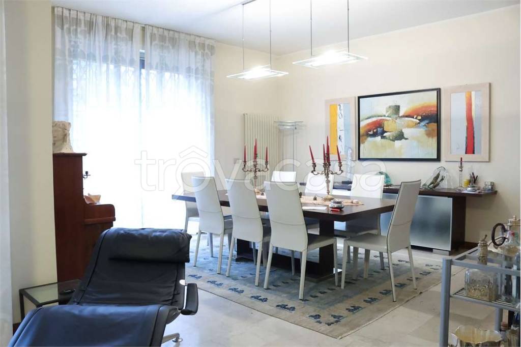 appartamento in vendita a Modena in zona Centro Storico