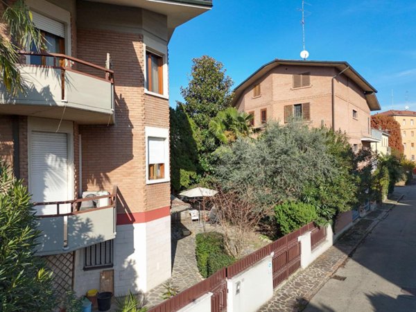 casa indipendente in vendita a Modena in zona Buon Pastore