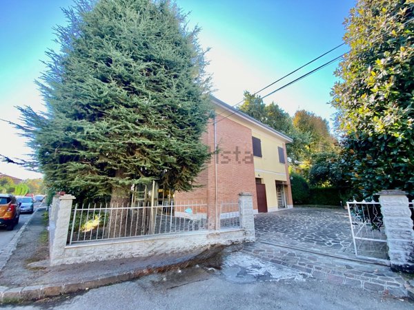 casa indipendente in vendita a Modena in zona Crocetta