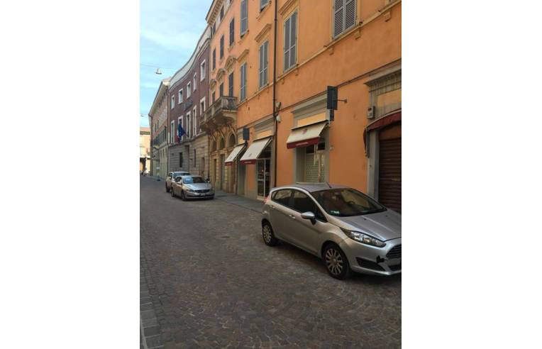 negozio in vendita a Modena in zona Centro Storico