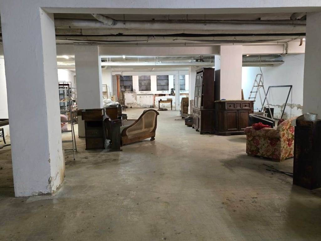 locale commerciale in vendita a Modena in zona Baggiovara