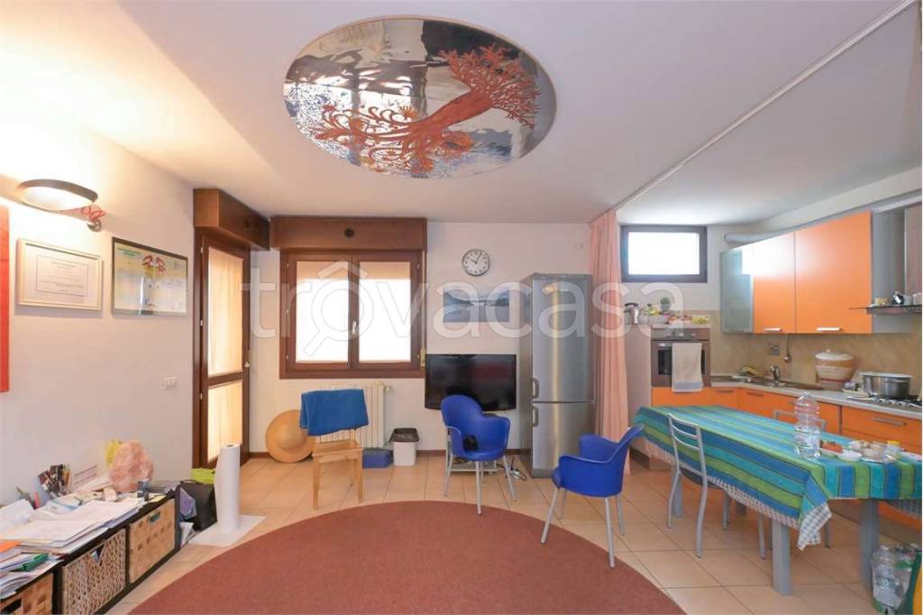 appartamento in vendita a Modena in zona Portile