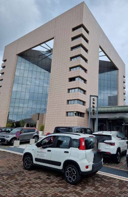 ufficio in vendita a Modena in zona Crocetta