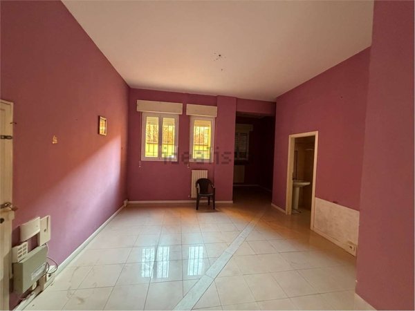 locale commerciale in vendita a Modena in zona San Lazzaro / Modena Est