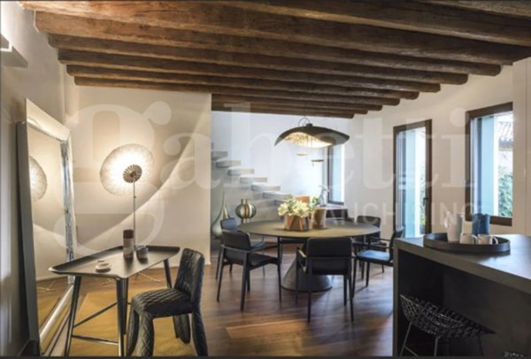 appartamento in vendita a Modena in zona Centro Storico