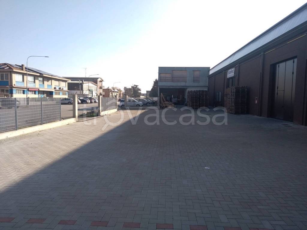 capannone in vendita a Modena in zona Crocetta