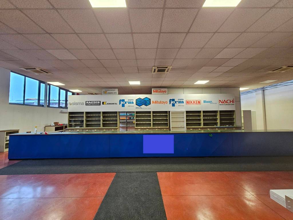 negozio in vendita a Modena in zona Crocetta