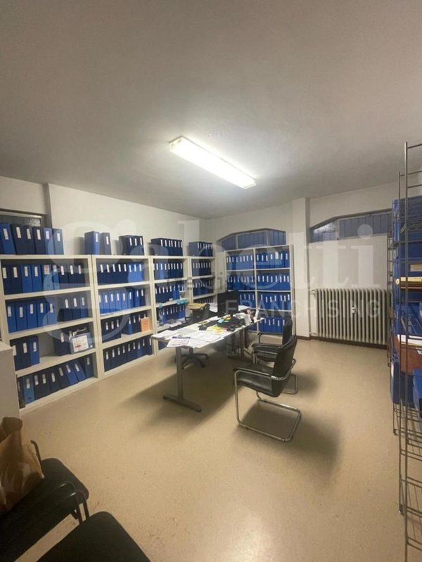 locale commerciale in vendita a Modena in zona San Lazzaro / Modena Est