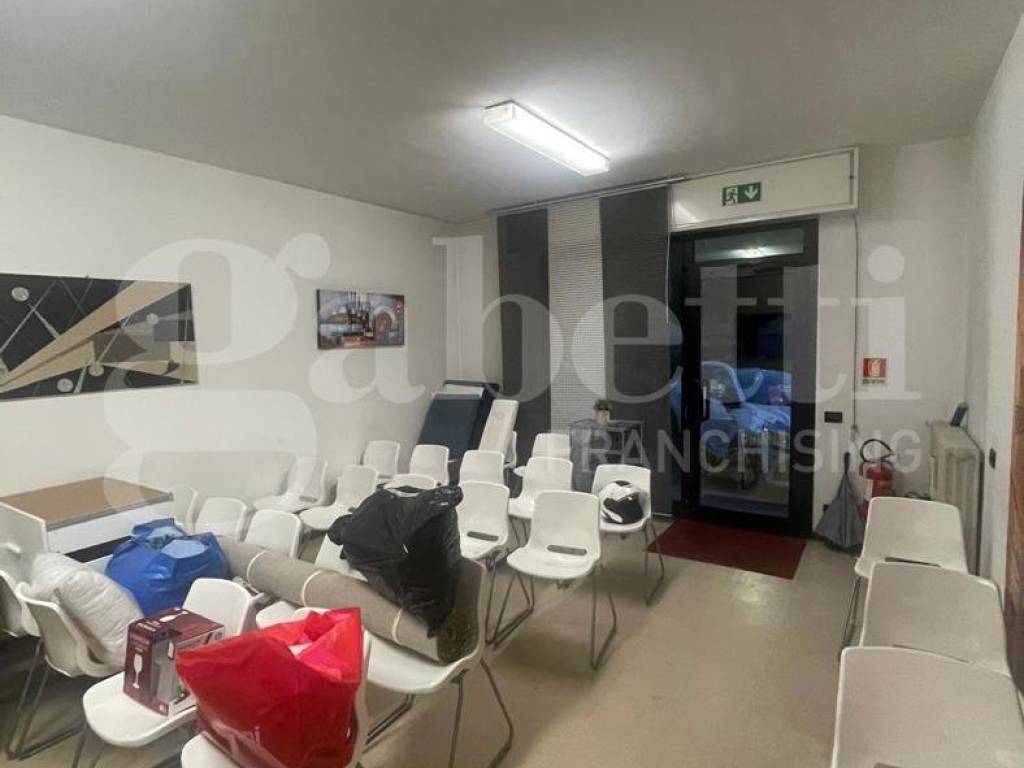 locale commerciale in vendita a Modena in zona San Lazzaro / Modena Est