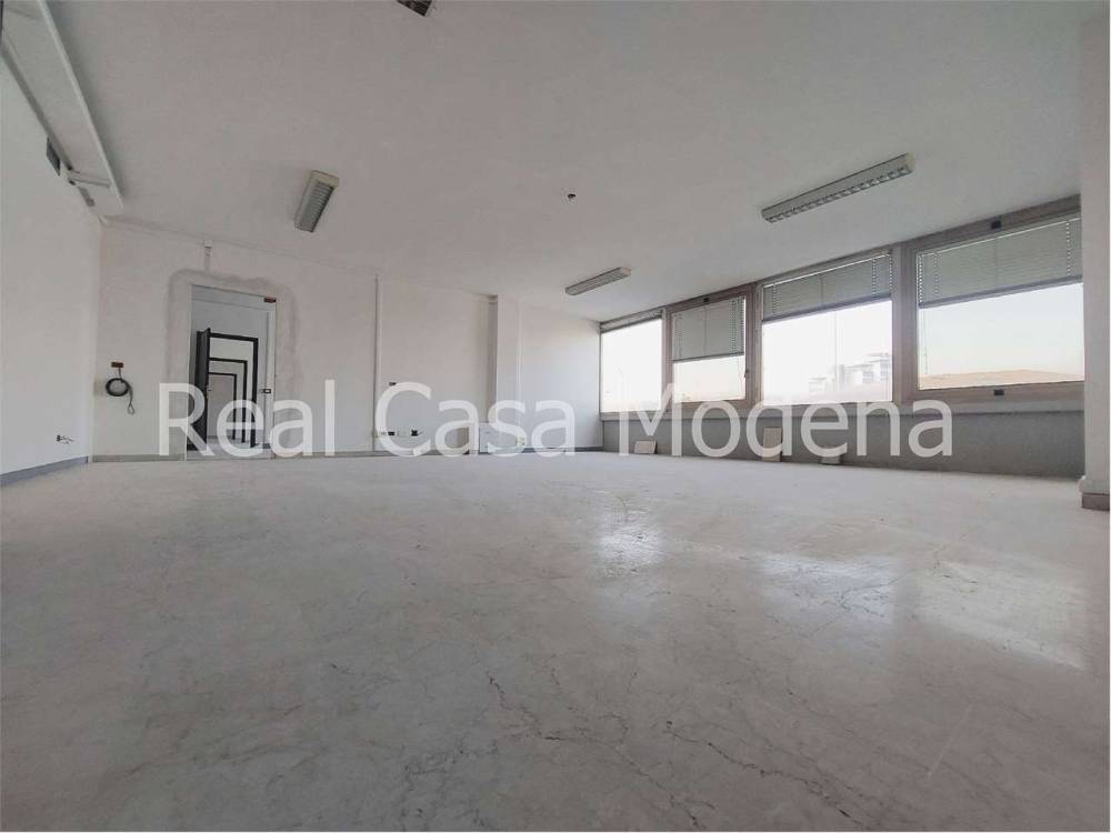 ufficio in vendita a Modena in zona San Faustino