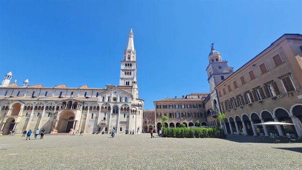 appartamento in vendita a Modena in zona Centro Storico