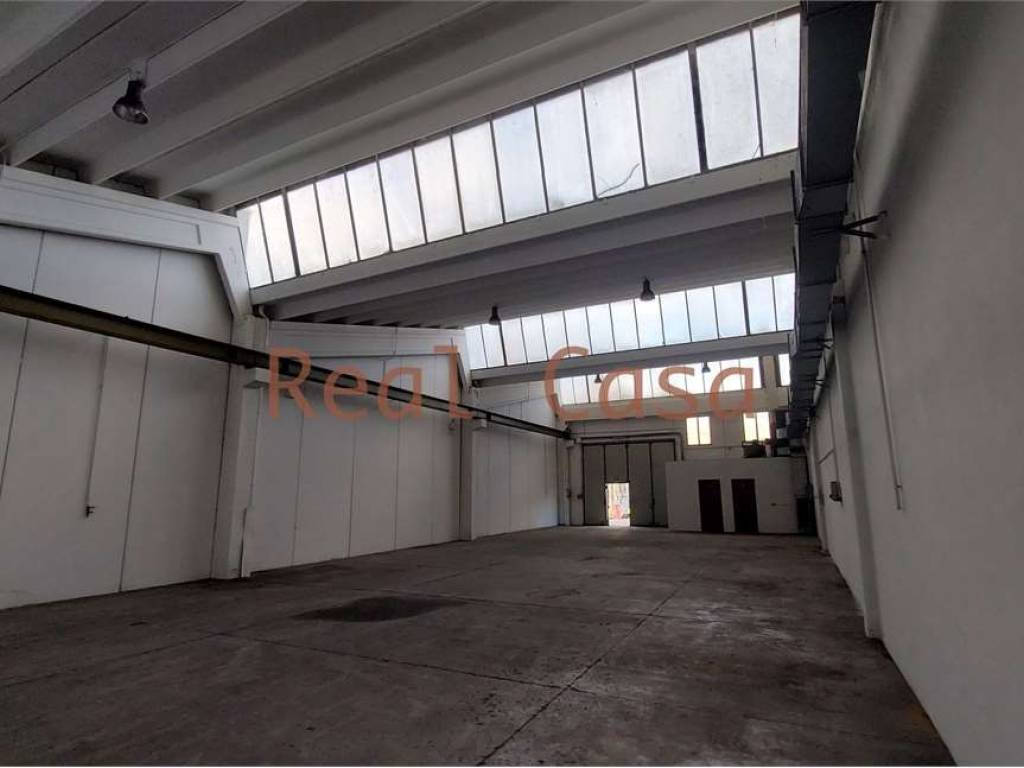 locale commerciale in vendita a Modena in zona San Lazzaro / Modena Est