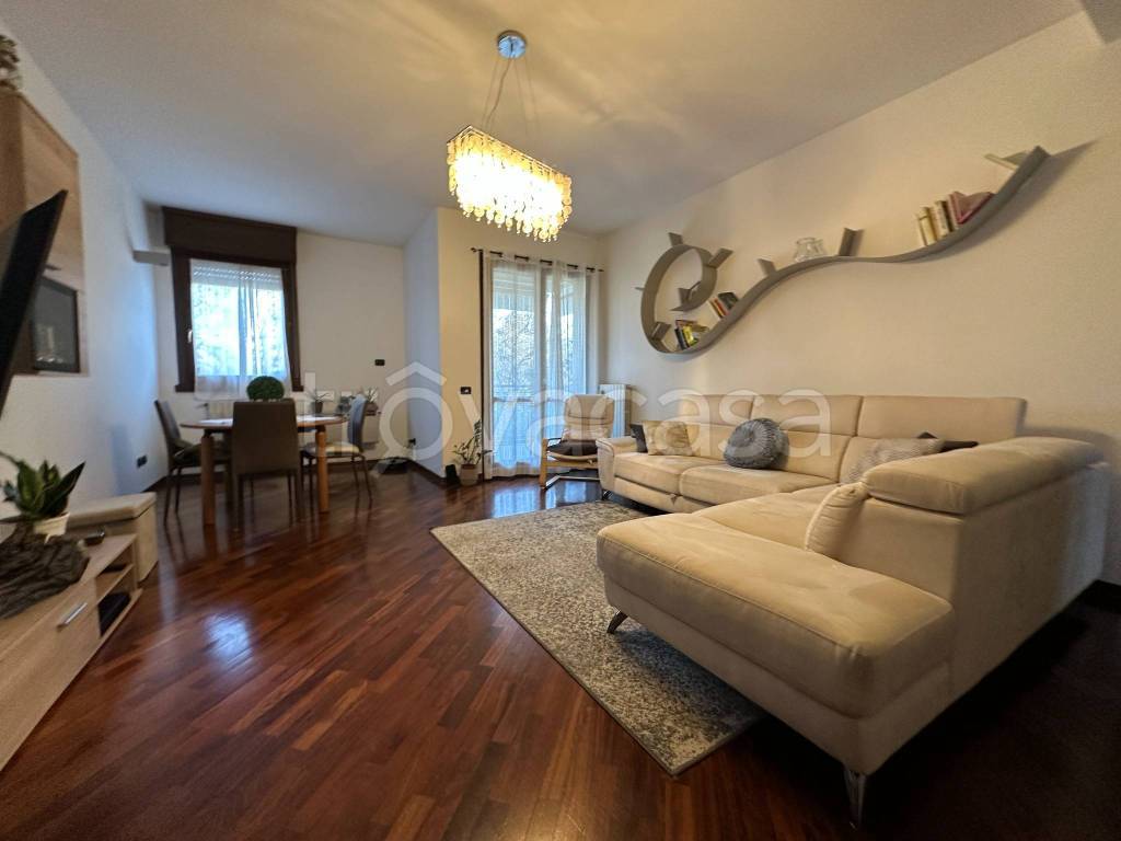 appartamento in vendita a Modena in zona Amendola