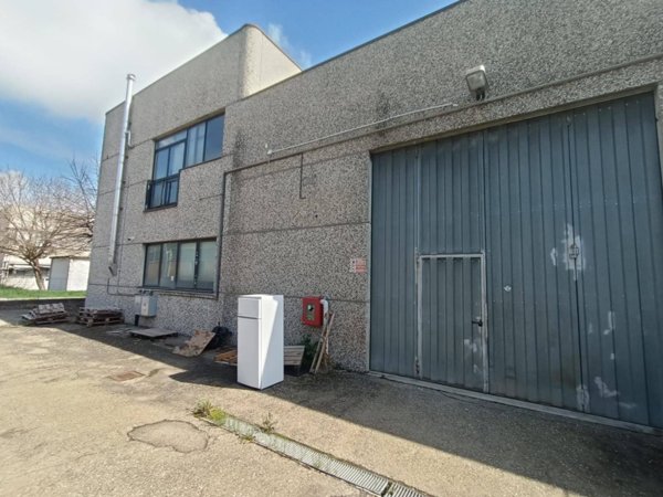 capannone in vendita a Modena in zona Baggiovara