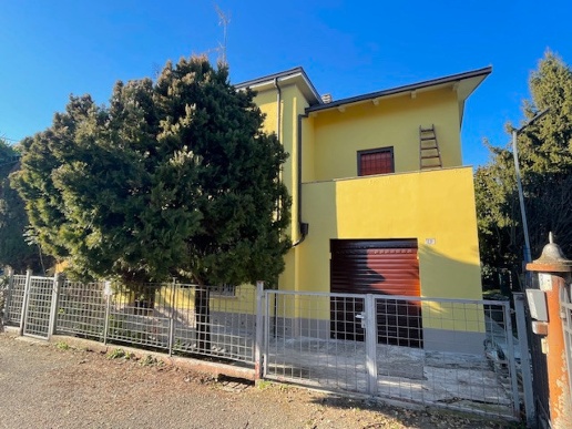 casa indipendente in vendita a Modena in zona Albareto