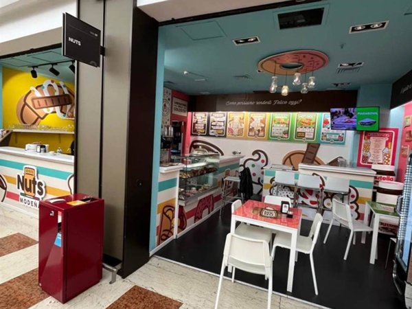 negozio in vendita a Modena in zona Vaciglio