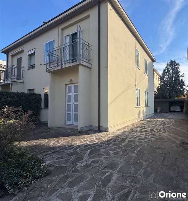 casa indipendente in vendita a Modena in zona Centro Storico