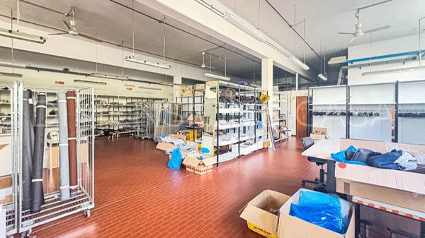 ufficio in vendita a Modena in zona Madonnina / Quattro Ville