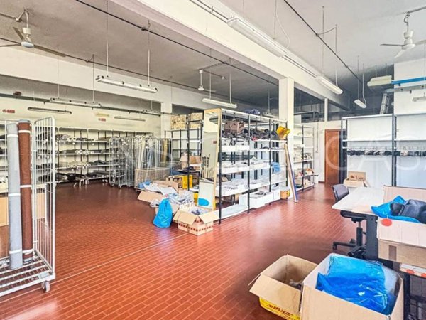 ufficio in vendita a Modena in zona Madonnina / Quattro Ville