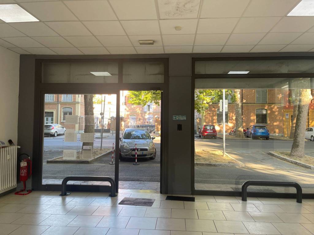 negozio in vendita a Modena in zona Centro Storico